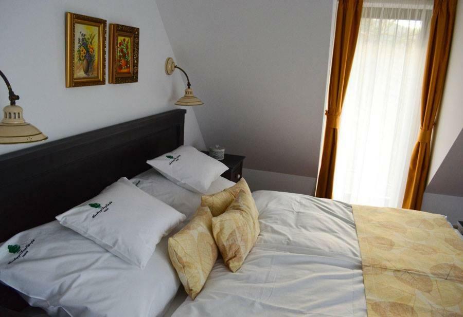 Somhegyi Oereg Harsfak Major Vendeghaz Bed & Breakfast Bakonybél Eksteriør bilde